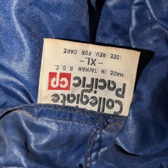 Vintage collegiate Pacific XL 100% nylon - Picture 4 of 5